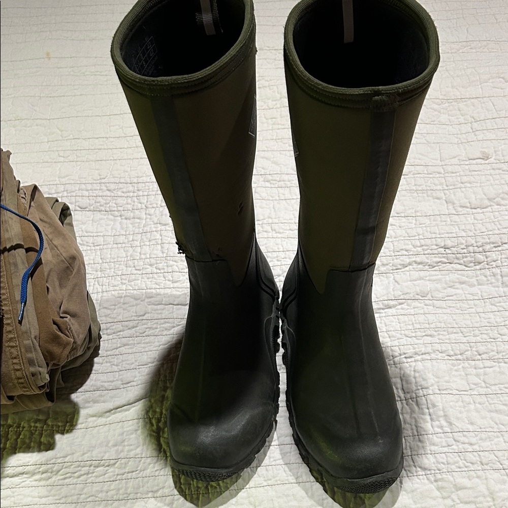 Green talk muck boots, edgewater